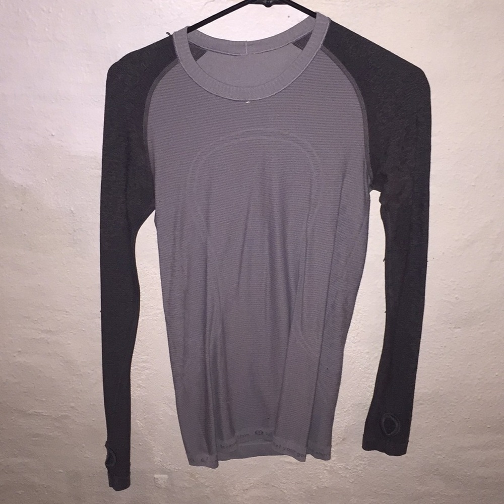 Lululemon top w/ subtle flower design